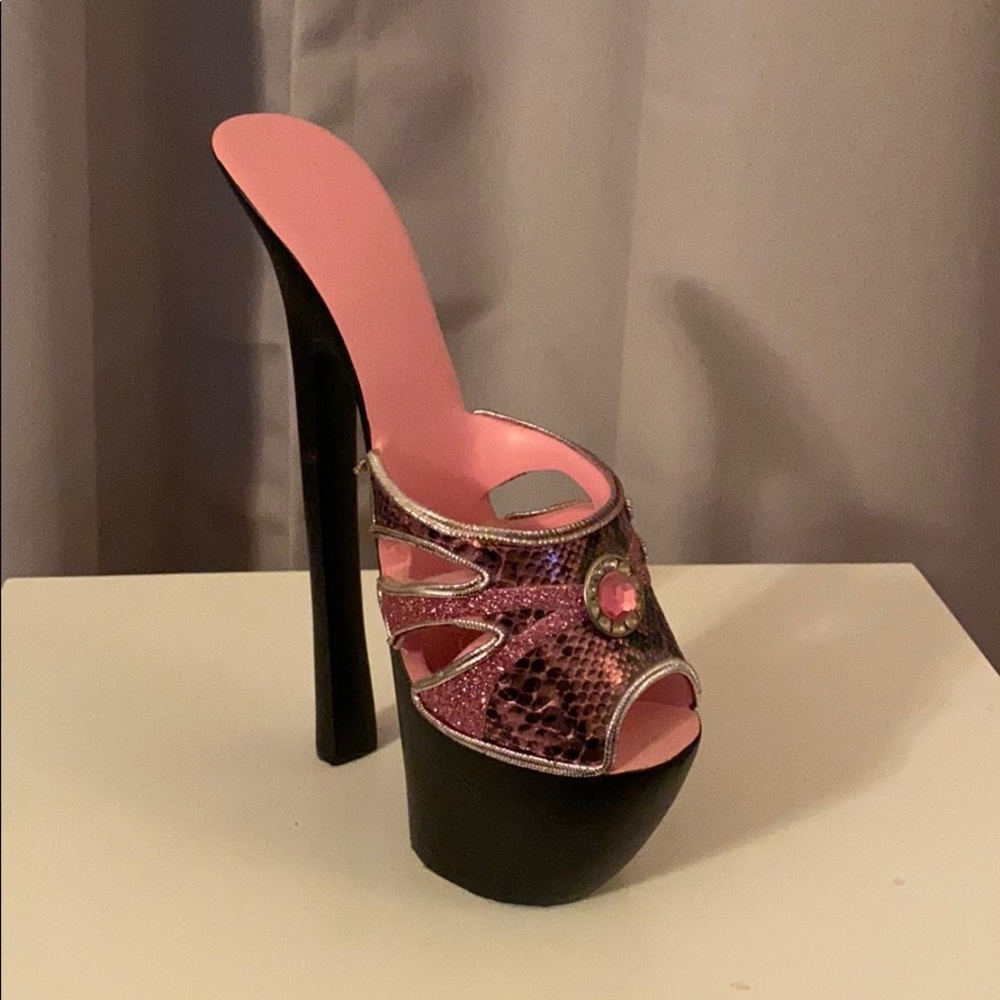 Brush holder